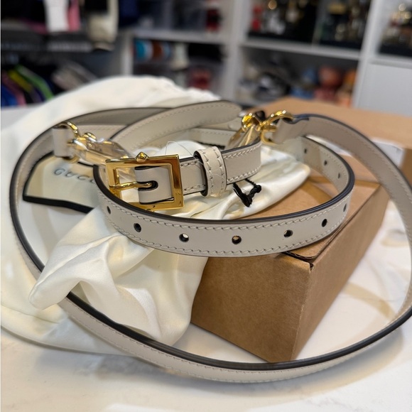 Gucci White leather straps with gold accent - NEW - Picture 5 of 10